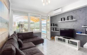 Amazing Apartment In Split With Kitchen 