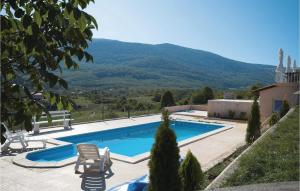 7 Bedroom Pet Friendly Home In Crni Kal 