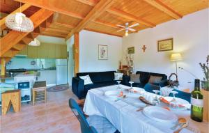 2 Bedroom Gorgeous Home In Trstenik Puscanski 