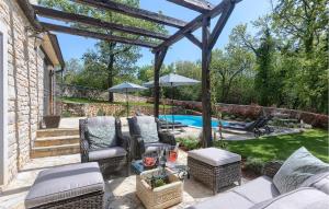 Lovely Home In Muntrilj With Wifi 