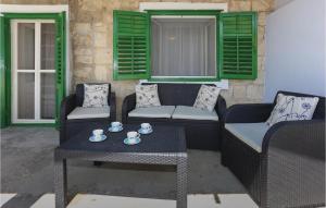 Two-Bedroom Apartment With Sea View In Kastel Kambelovac