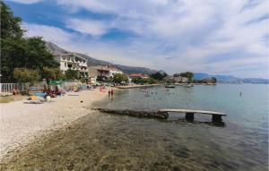 Two-Bedroom Apartment With Sea View In Kastel Kambelovac