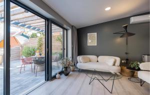 Beautiful Home In Privlaka