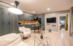 Beautiful Home In Privlaka