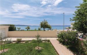 2 Bedroom Stunning Apartment In Kastel Kambelovac 