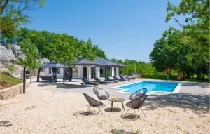Lovely Home In Kamenmost 