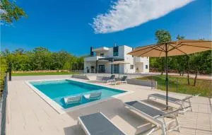 Cozy Home In Grubine With Wifi - Šumet