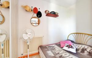 Maisons de vacances Beautiful Home In Valreas : photos des chambres