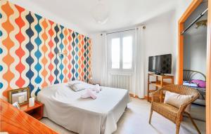 Maisons de vacances Beautiful Home In Valreas : photos des chambres