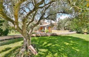 Maisons de vacances Beautiful Home In Valreas : photos des chambres