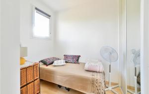 Maisons de vacances Beautiful Home In Valreas : photos des chambres