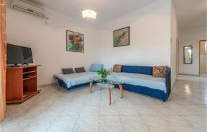 Two-Bedroom Apartment In Vir