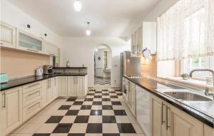 Beautiful Home In Vinjani Donji With Wifi 