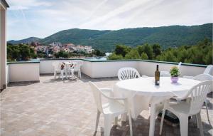 1 Bedroom Cozy Apartment In Grebastica 