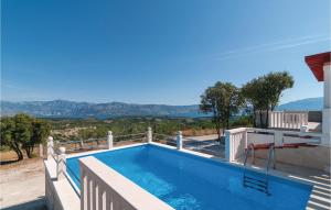 Three-Bedroom Holiday Home With Sea View In Praznica