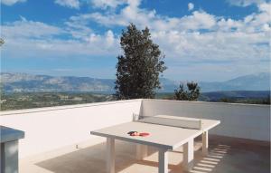 Three-Bedroom Holiday Home With Sea View In Praznica