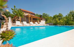 Cozy Home In Donji Vinjani With Wifi