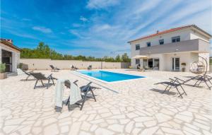 4 Bedroom Cozy Home In Donja Jagodnja