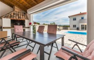 4 Bedroom Cozy Home In Donja Jagodnja