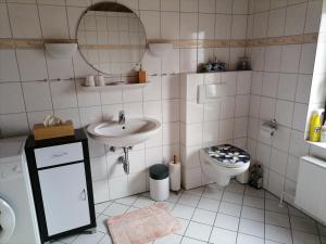 Reetdachhaus in Nordseenähe mit großem Garten