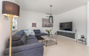 4 Bedroom Cozy Home In Donja Jagodnja