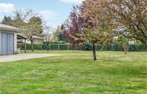 Cozy Home In Coutras With Kitchen