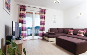 5 Bedroom Cozy Home In Prizba