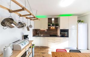 Stunning Home In Okrug Gornji With Wifi 