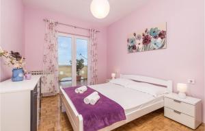 3 Bedroom Stunning Apartment In Kustici