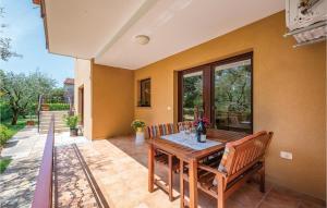 Stunning Apartment In Umag With Wifi 