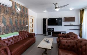 Stunning Home In Blace 