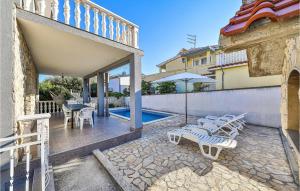 Stunning Home In Okrug Gornji With Wifi 