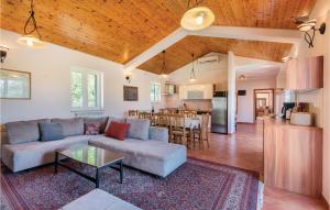 Beautiful Home In Liznjan With Sauna