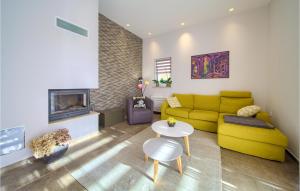 3 Bedroom Nice Home In Risika