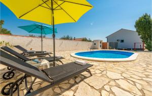 3 Bedroom Cozy Home In Podgradina 