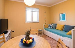 3 Bedroom Cozy Home In Podgradina