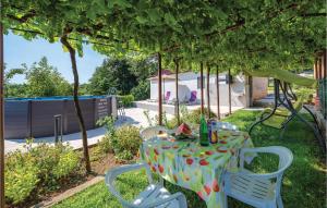 Cozy Apartment In Pican With Kitchen 