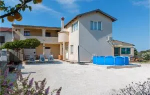 Beautiful Apartment In Pula - Katarova Stancija