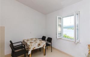 Two-Bedroom Apartment In Hodilje