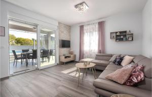 Nice Home In Kapovci With Outdoor Swimming Pool 