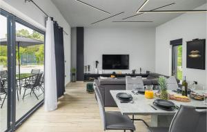 Awesome Home In Zminj With Wifi 