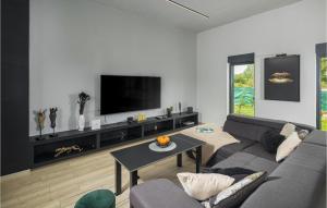 Awesome Home In Zminj With Wifi 
