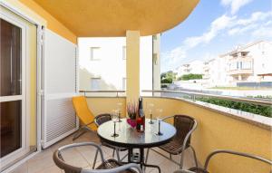 Beautiful Apartment In Cizici With Wifi 