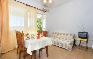 One-Bedroom Apartment In Tisno