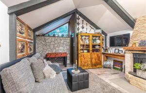 2 Bedroom Awesome Home In Punat