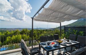 Stunning Home In Klis 