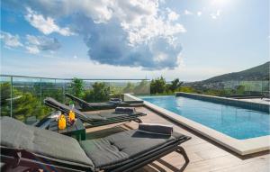 Amazing Home In Klis With Jacuzzi