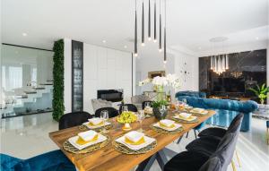 Stunning Home In Klis 