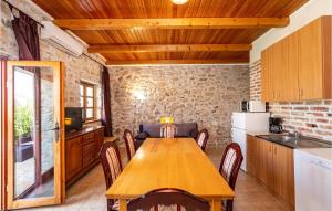 4 Bedroom Nice Home In Lisane Tinjske 