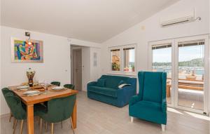 2 Bedroom Lovely Apartment In Rogoznica